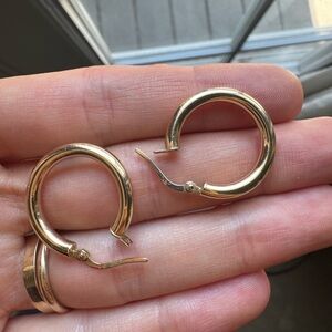Elegant Gold Hoop Earrings